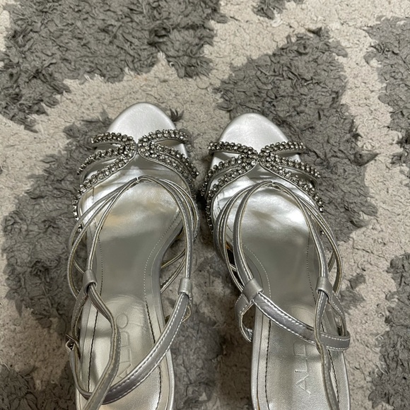 Heels - Picture 5 of 6